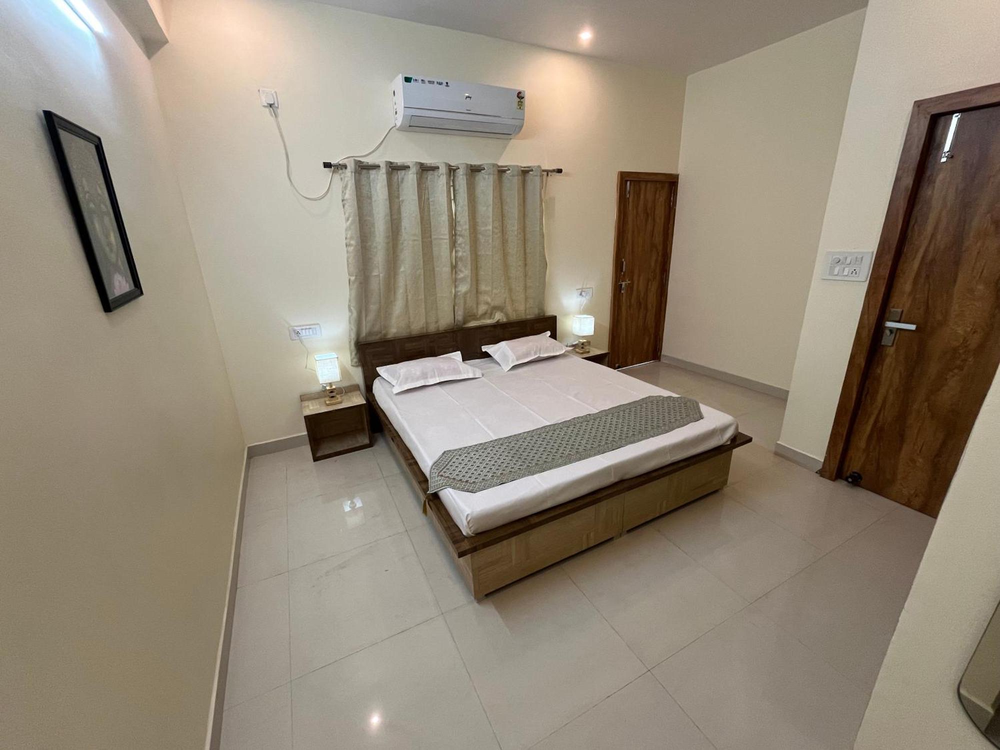 Hotel Shivashray Luxury Stays & Inn Ujjain Ngoại thất bức ảnh