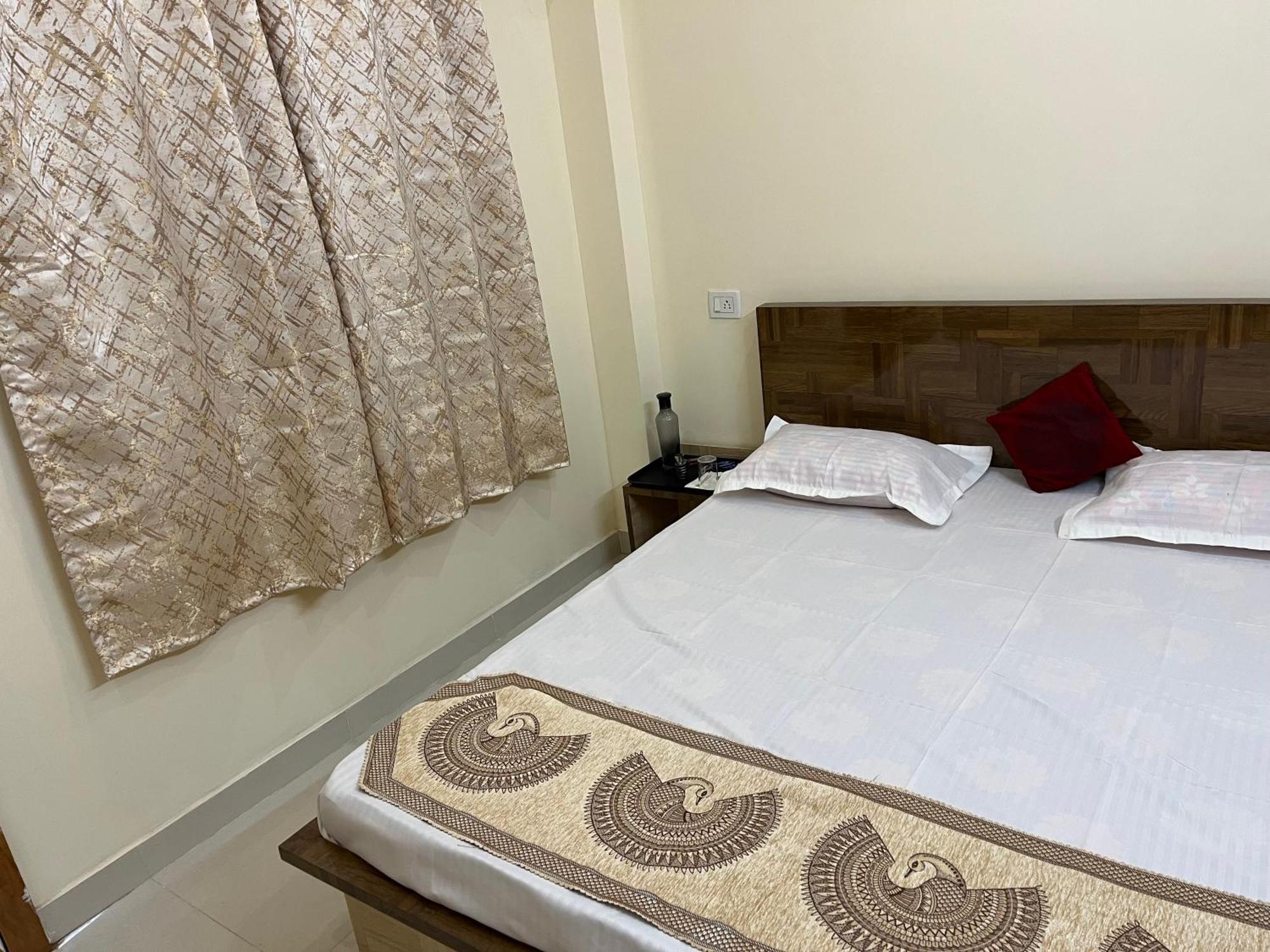 Hotel Shivashray Luxury Stays & Inn Ujjain Ngoại thất bức ảnh