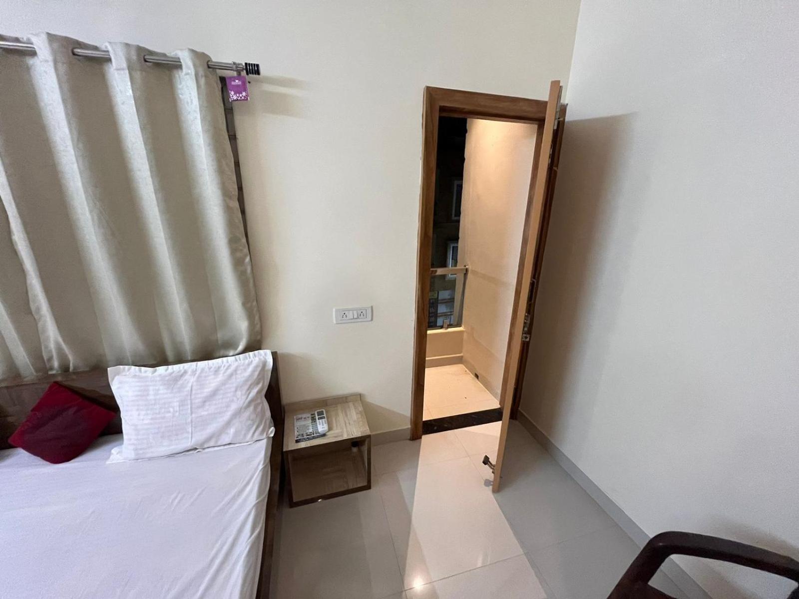 Hotel Shivashray Luxury Stays & Inn Ujjain Phòng bức ảnh