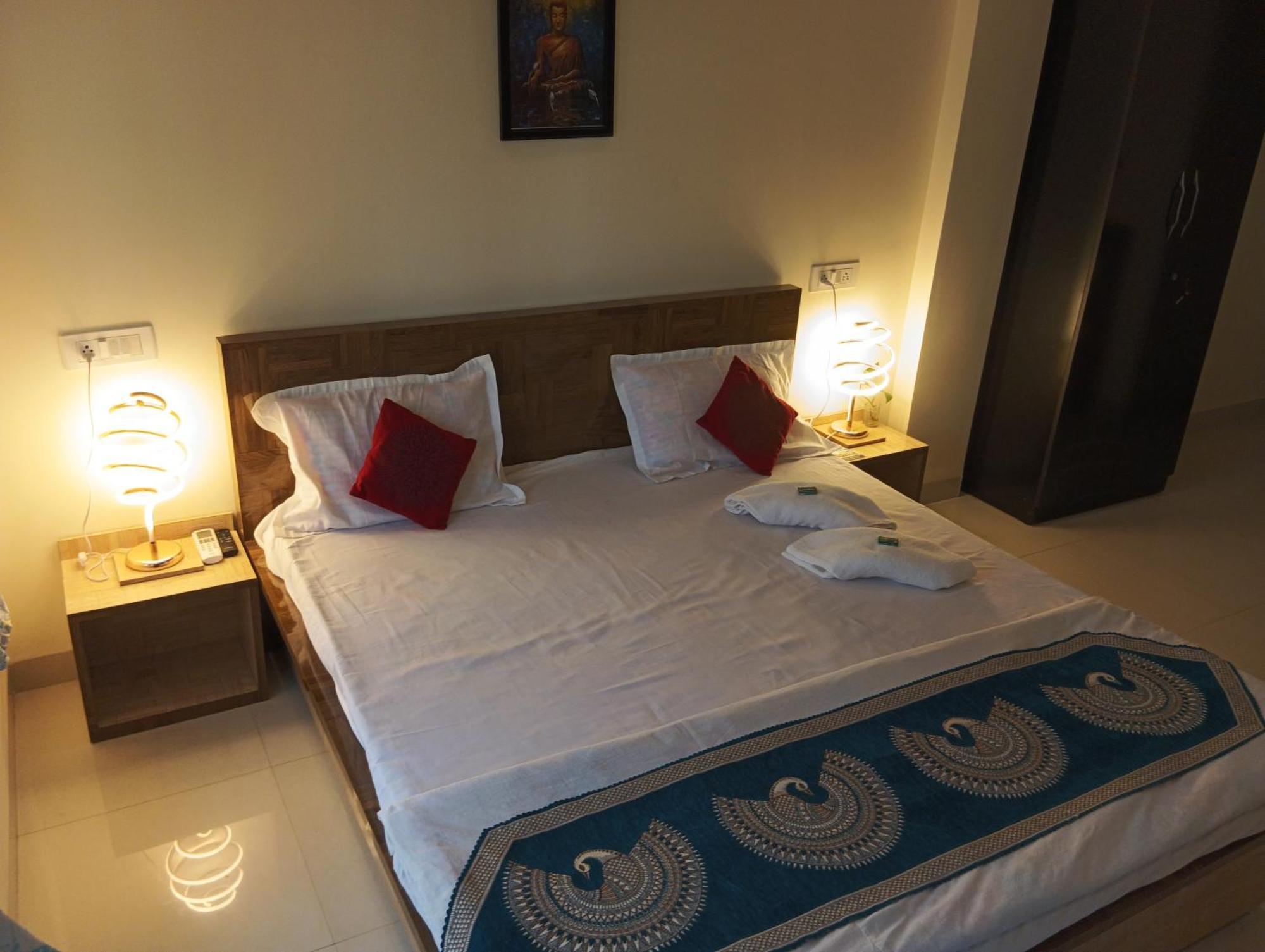 Hotel Shivashray Luxury Stays & Inn Ujjain Phòng bức ảnh